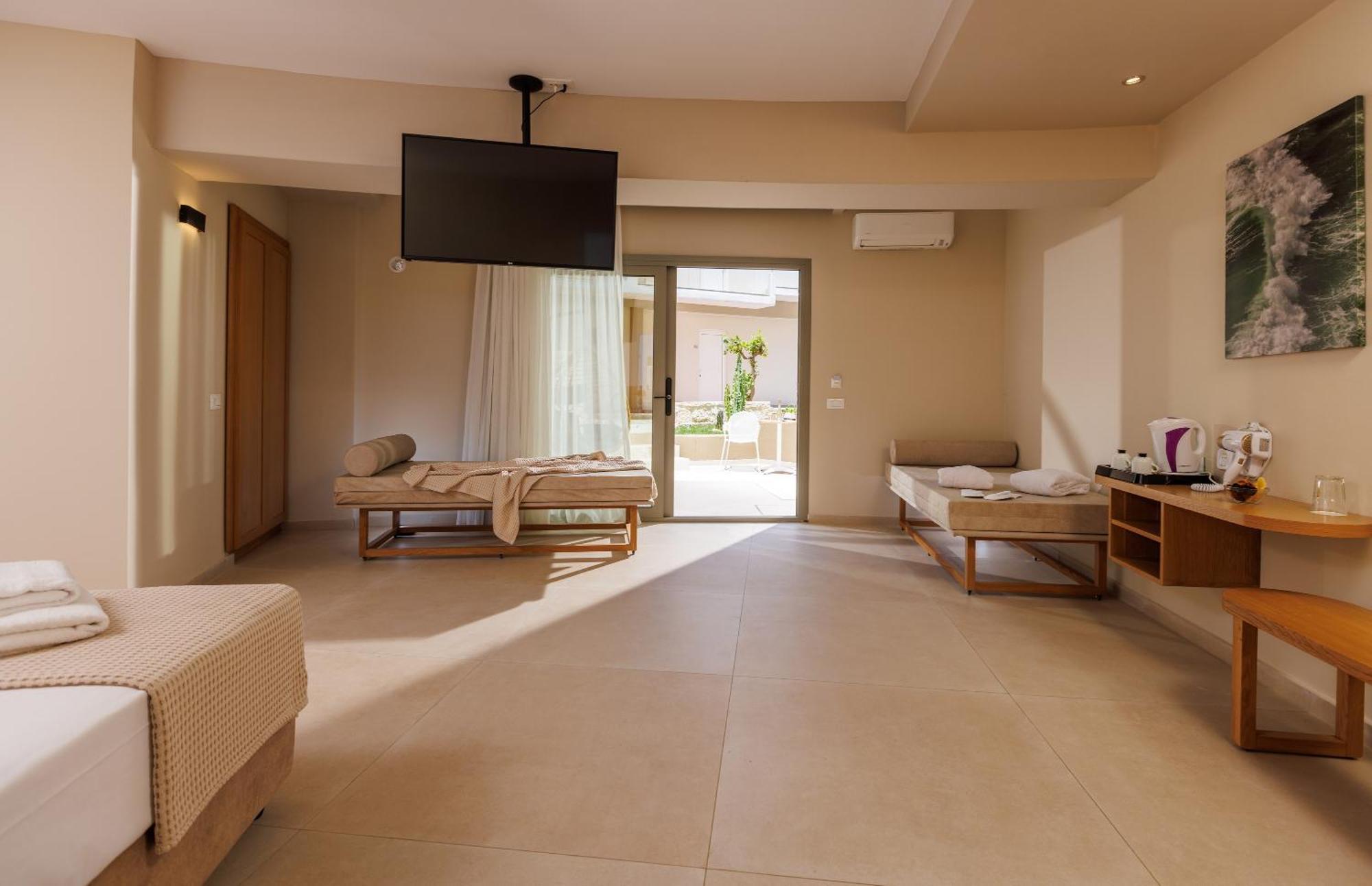 Bay & 4* Malia
