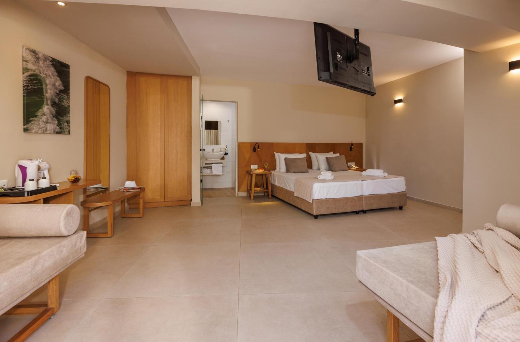 Hotel Bay & 4*