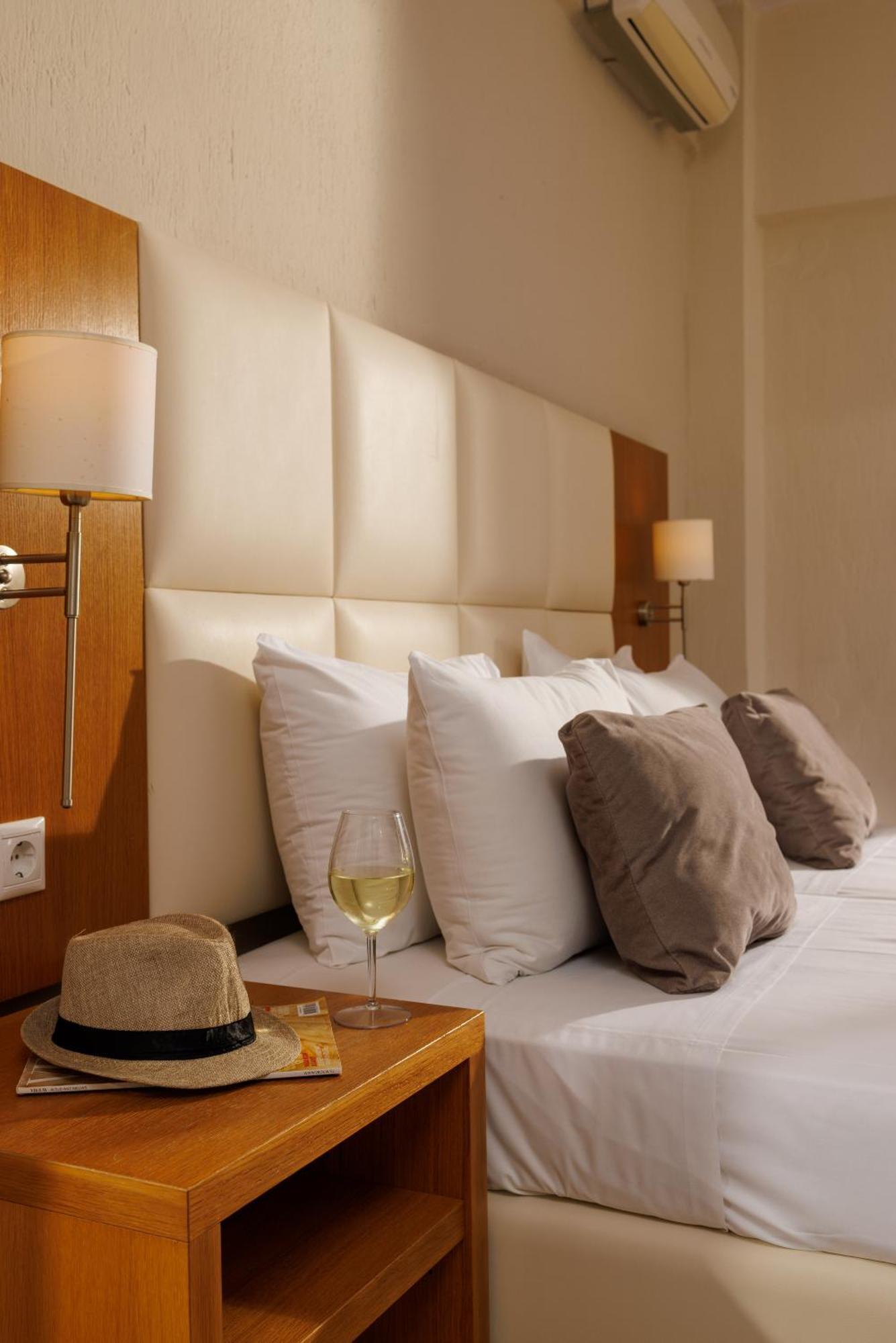 Bay & Hotel